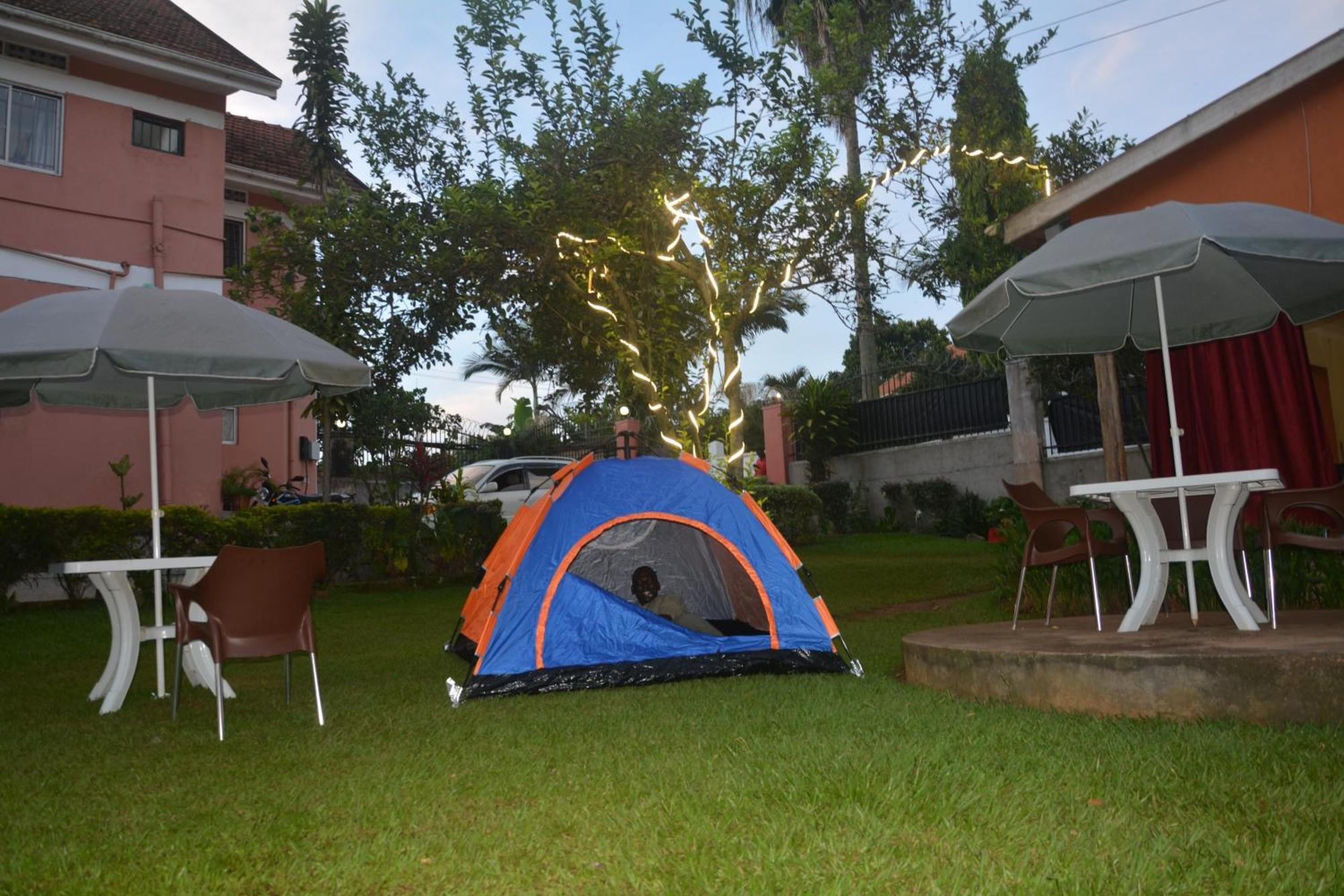 Lakeshore Bed And Breakfast เอนเทบเบ้ ภายนอก รูปภาพ